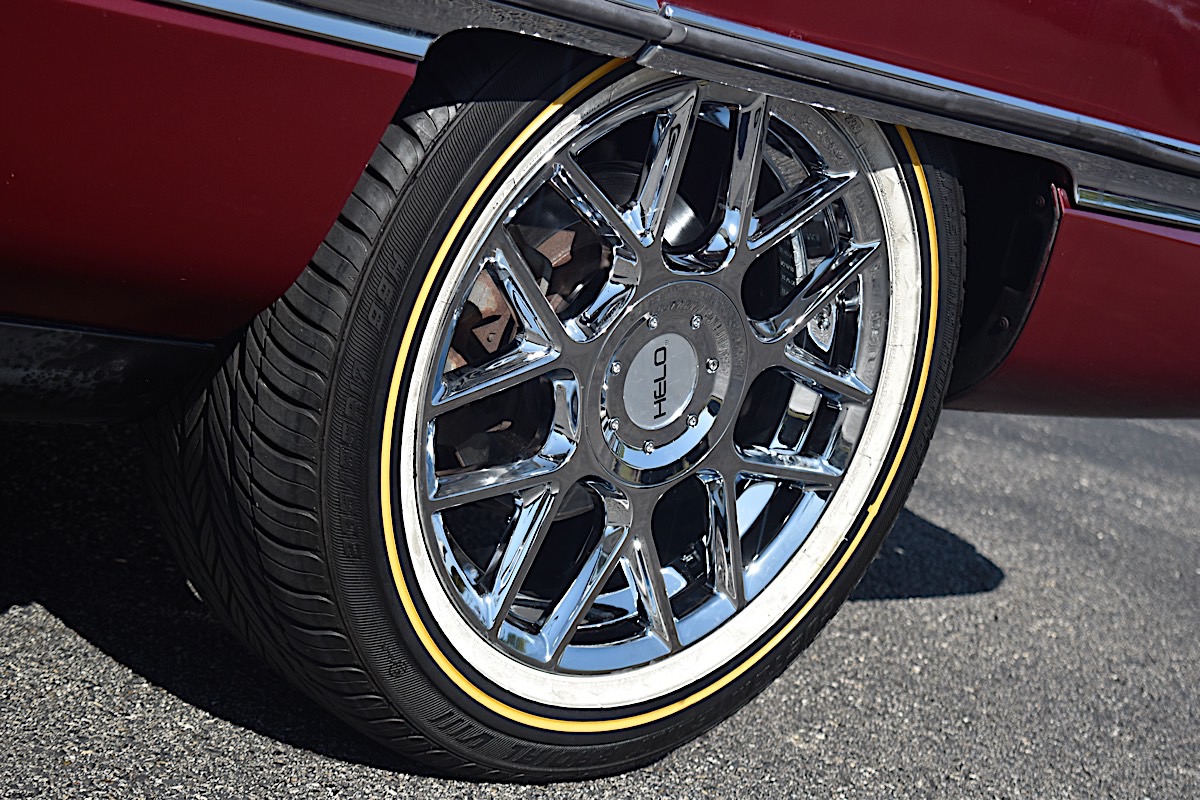 Cadillac DeVille with Helo Wheels HE912